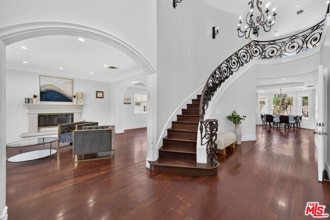 Foto del edificio - 5230 Teesdale Ave