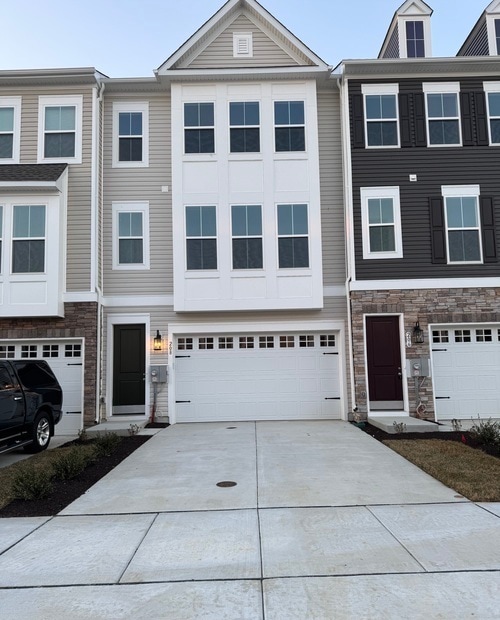 Building Photo - 208 Douglas Way