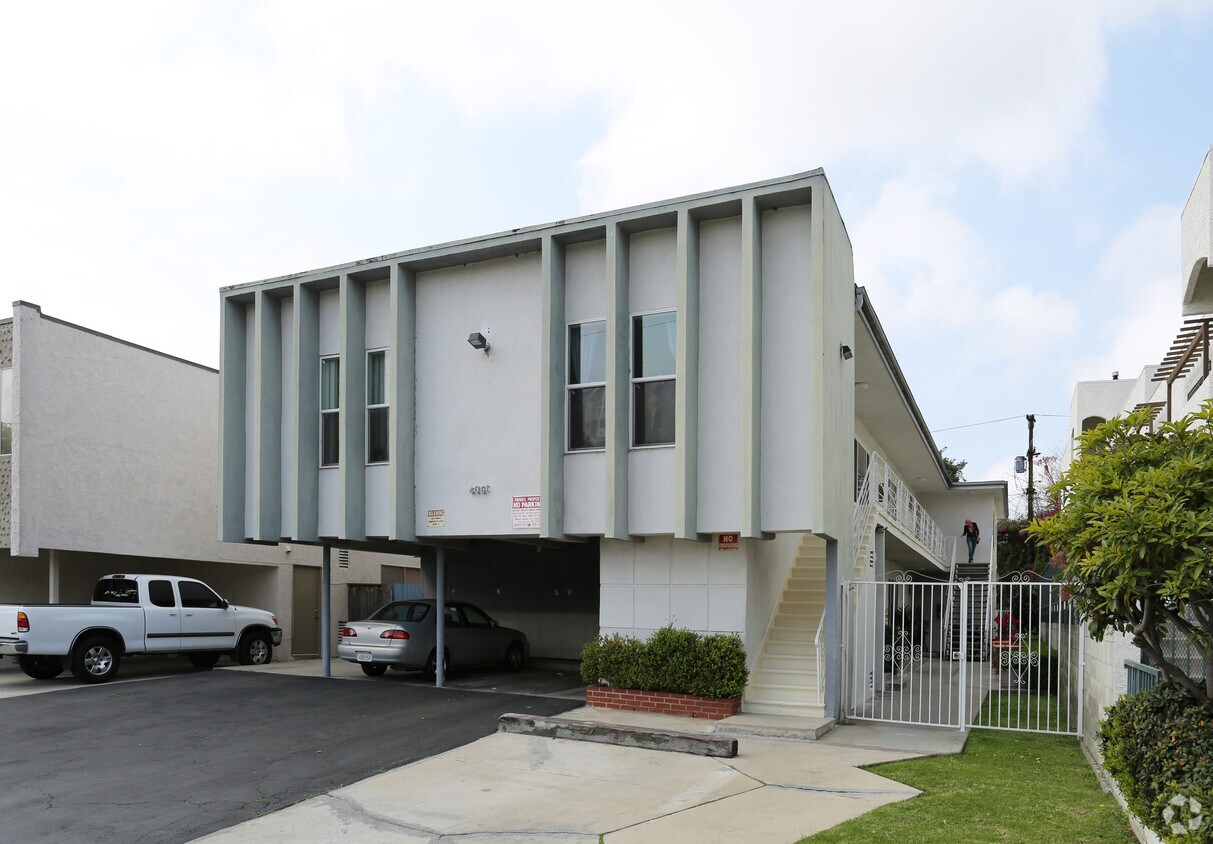 Building Photo - 4061 McLaughlin Avenue