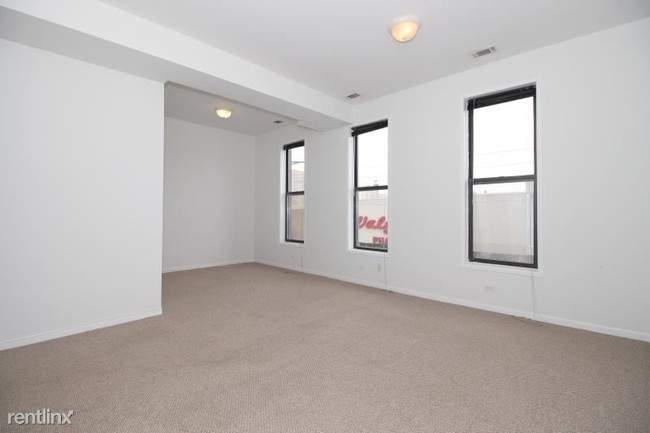 Building Photo - 1509 W Fullerton Ave