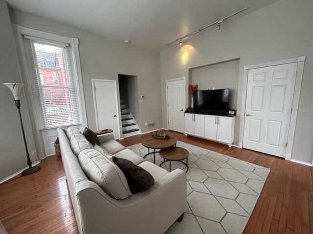 Living Room - 5975 Alder St