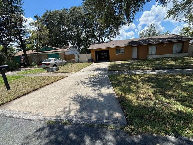 Building Photo - 914 Osceola Trail