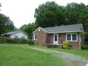 Building Photo - 712 Finley Rd