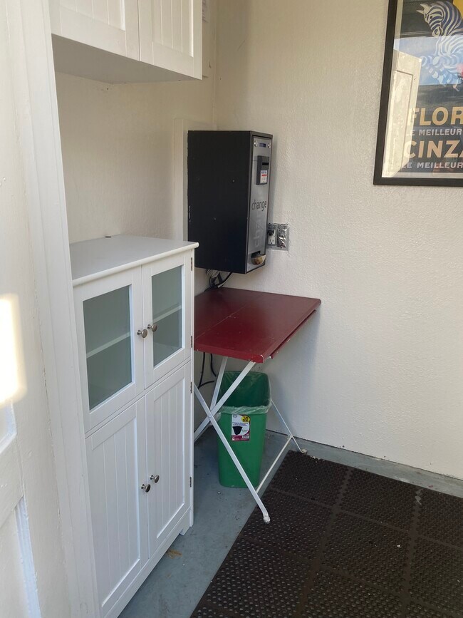 Building Photo - 807 College Ave