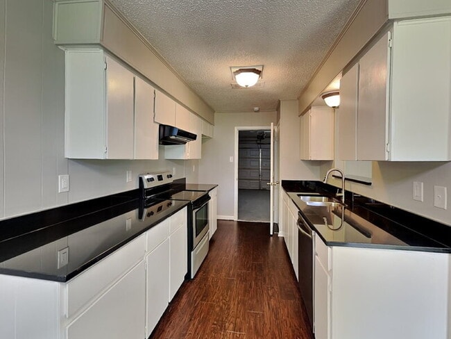Foto del edificio - 334 Van Rowe Ave