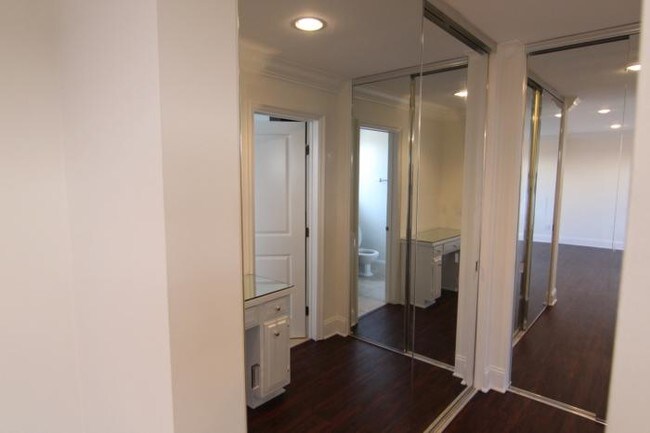 Building Photo - 2 bedroom in Los Angeles CA 90025