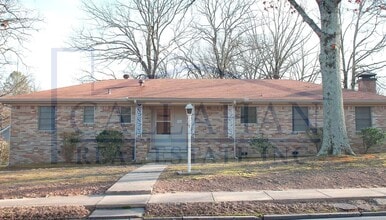 Building Photo - 401 Country Club Rd