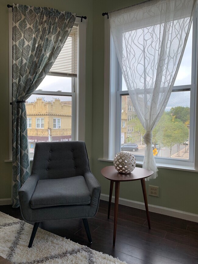 Foto del edificio - 1067 W Argyle St