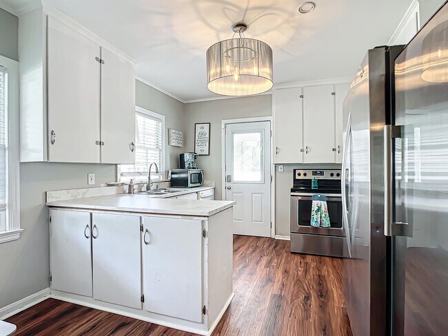 Foto del edificio - 4020 Miramar Way S