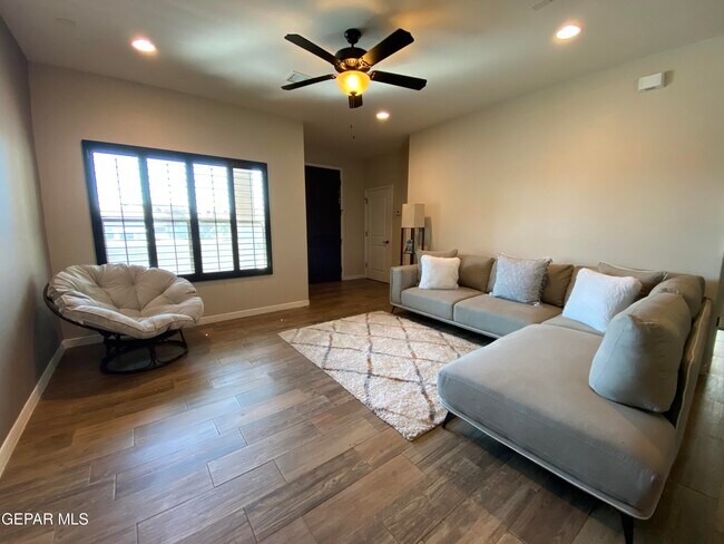 Foto del edificio - 7013 Long Meadow Dr