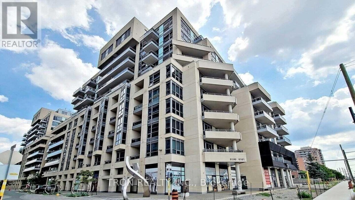 Photo principale - 9199-9199 Yonge St