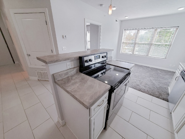 Building Photo - 528 S 29th St