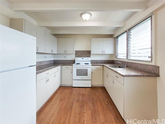 Building Photo - 94-820-820 Awanei St