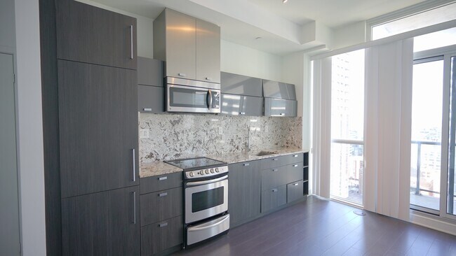 Photo du bâtiment - 290-2290 Adelaide St W