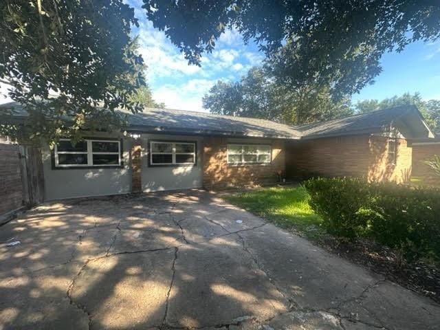Building Photo - 9013 Lugary Dr