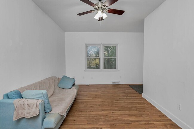 Building Photo - Charming 3-Bed Home in Olympia – Steps fro...