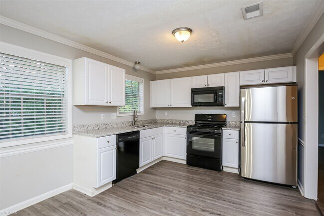 Building Photo - 3090 Berkshire Manor Dr