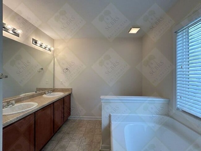 Building Photo - Spacious 3-Bedroom Home Near Ft. Jackson w...