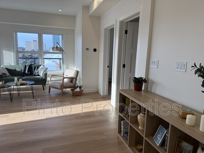 Photo du bâtiment - 8615-8108 108 St NW