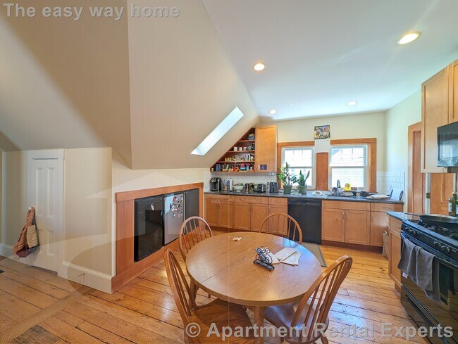 Building Photo - 36 Orchard St