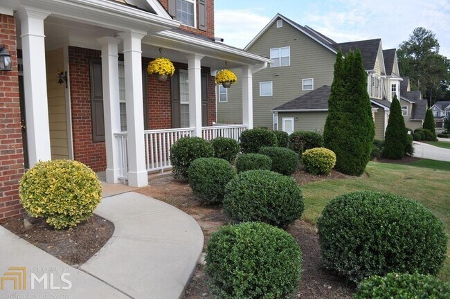 Building Photo - 3120 Vaughan Dr