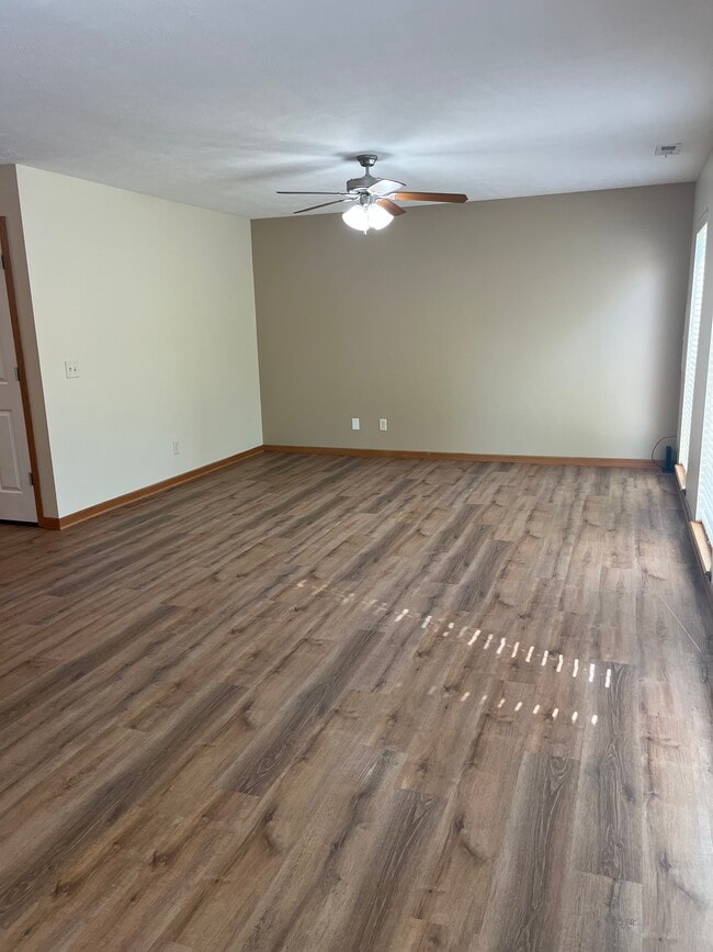 Building Photo - 8743 Remi Dr