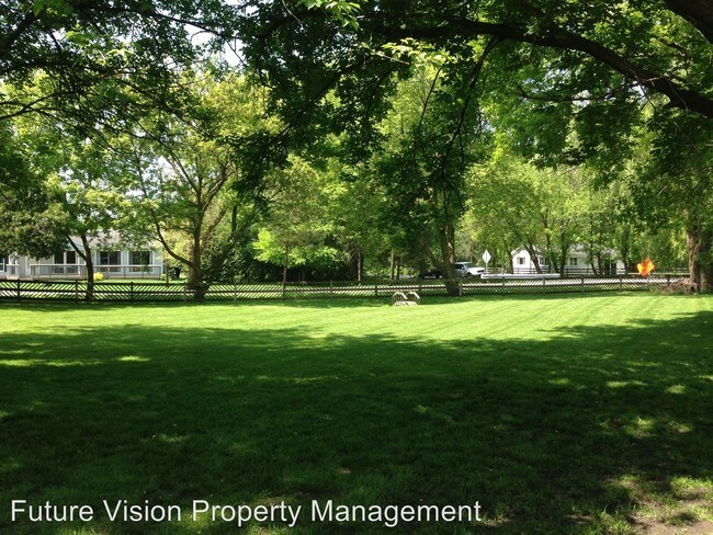 Building Photo - 1315 Menoma Trl