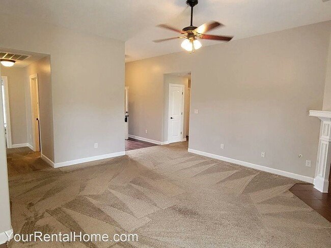 Foto del edificio - 82 Grove Hill Ln