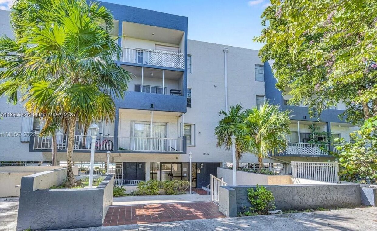 Foto principal - 16750 NE 10th Ave