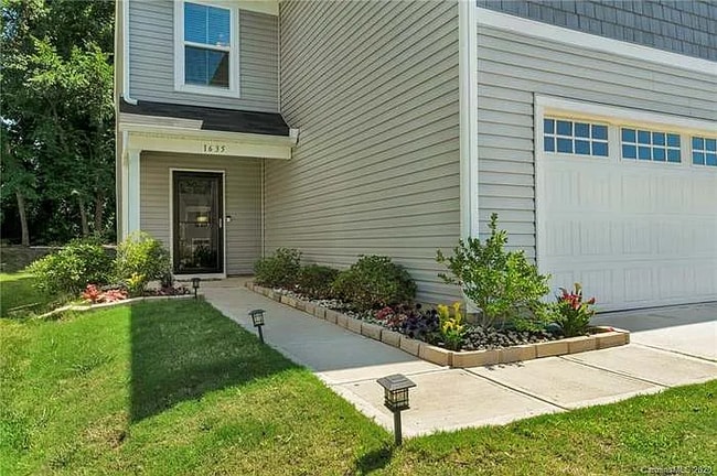 Building Photo - 1635 Hooper Court