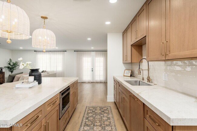 Foto del edificio - 4030 E Fairmount Ave