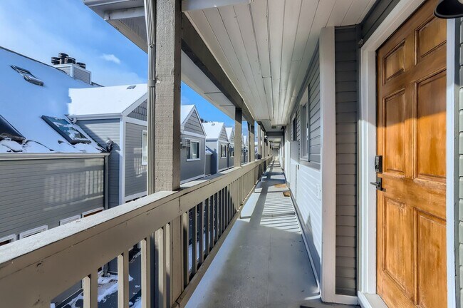 Foto del edificio - Pearl Street 1BR | Walkable, Remodeled, Covered Parking