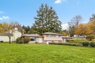 Building Photo - 9751 SE Hillcrest Rd