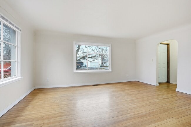 Building Photo - 611 S Ferrall St