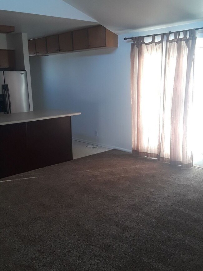 Building Photo - Spacious West Jordan Home w 2 car attached...