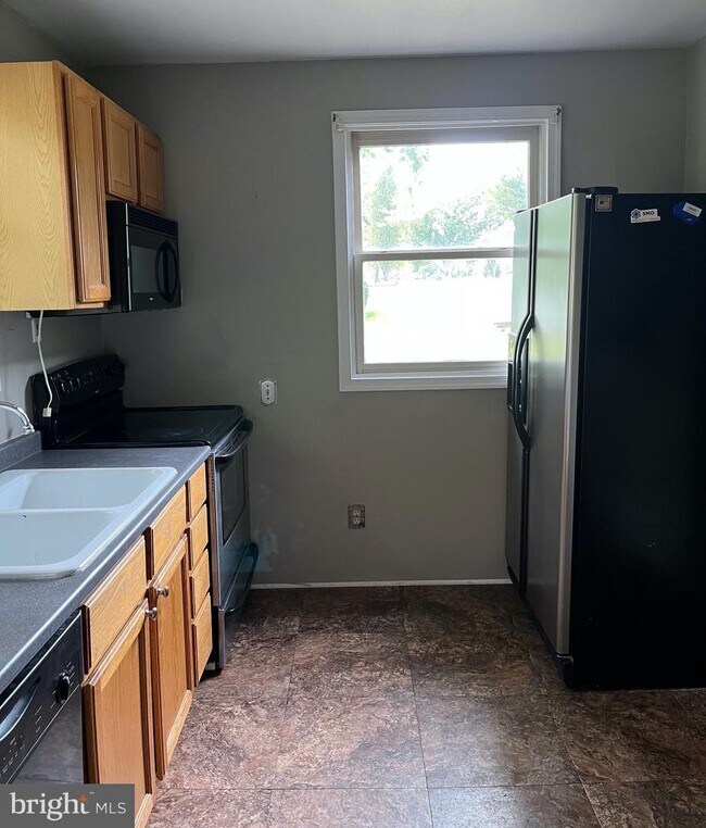 Foto del edificio - 2590 Hallowing Point Rd