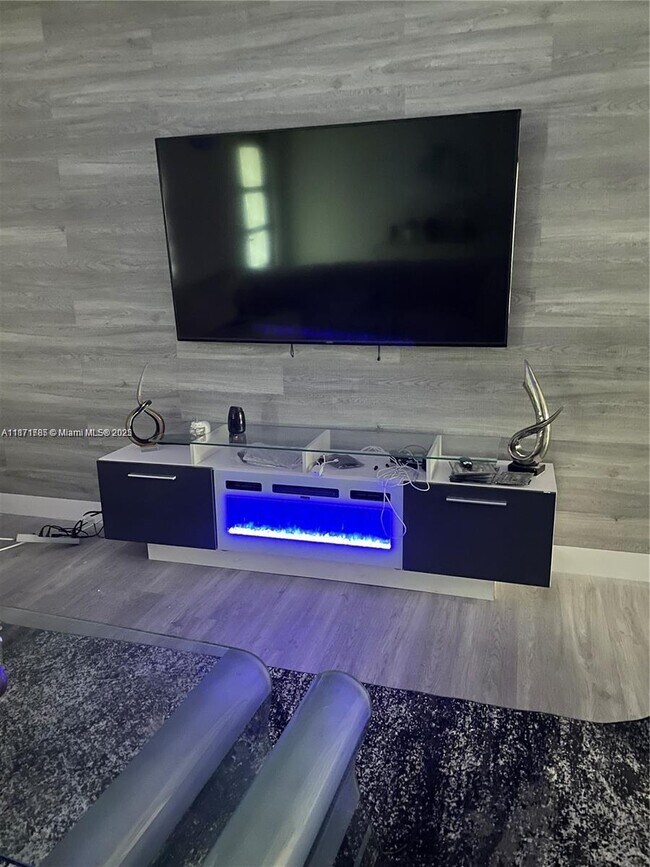 Foto del edificio - 6765 SW 17th St