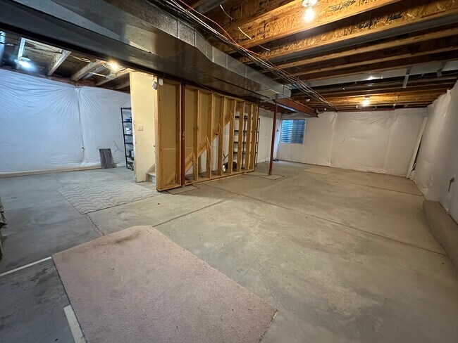 Building Photo - 3245 Richmond Dr