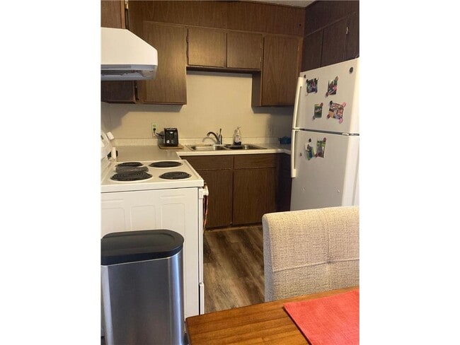 Building Photo - 311 W Bert St