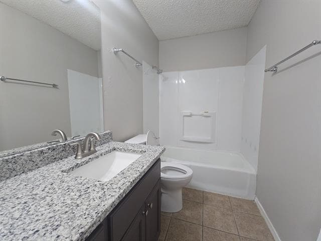 Building Photo - 6620 Lyndale Dr