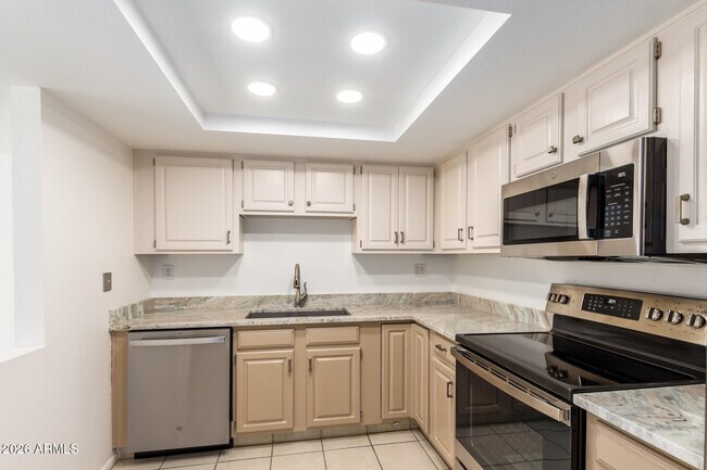 Foto del edificio - 7840 E Camelback Rd