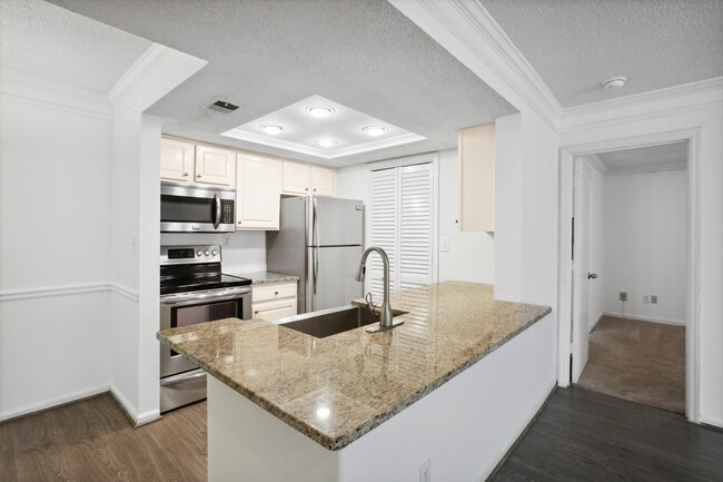 Building Photo - 1010 Chastain Park Ct NE