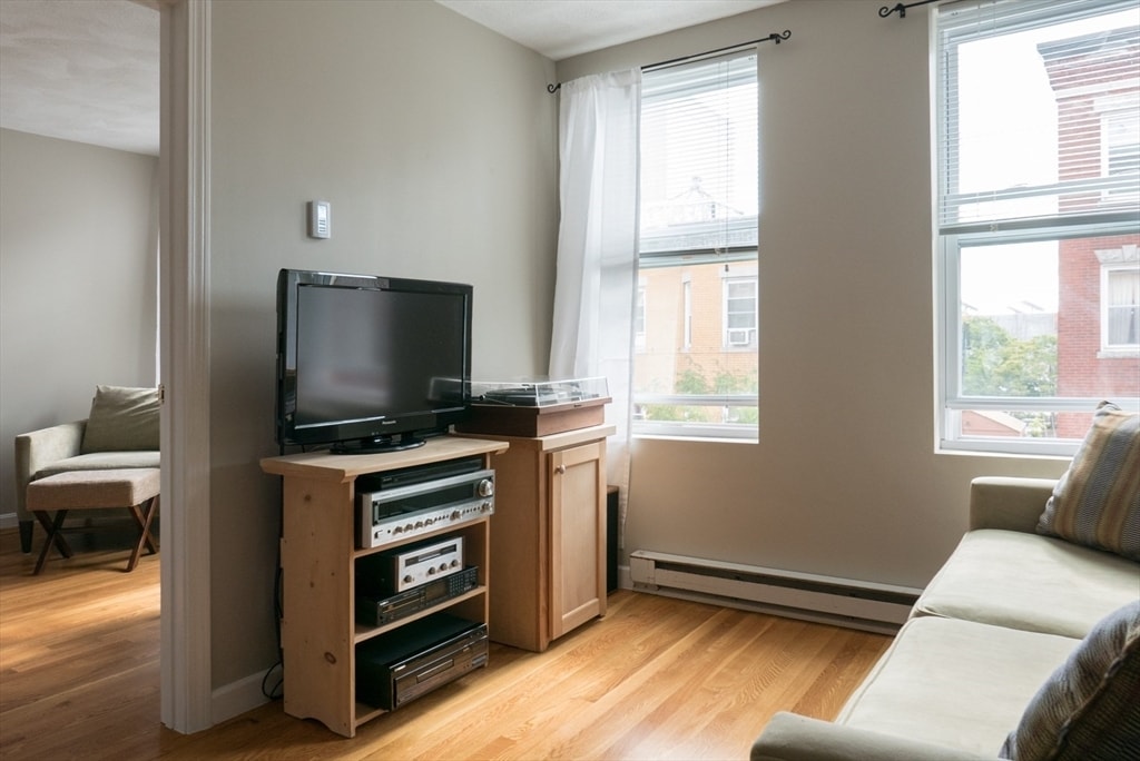 Foto principal - 166 Cottage St