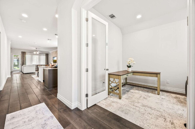 Building Photo - Comfort Living-Furnished-Corporate House