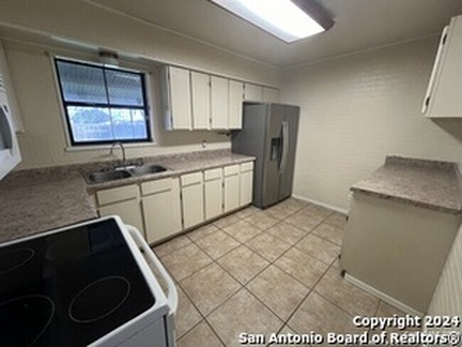 Cocina - 208 Michelle Dr