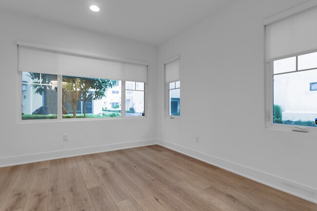 Foto del edificio - 2907 W Exposition Pl