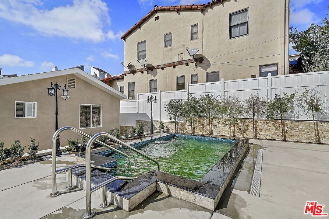 Foto principal - 1850 Holmby Ave