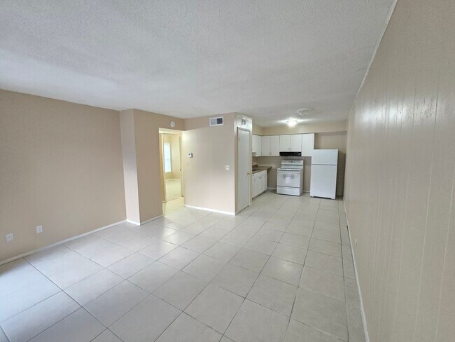 Foto del edificio - 9415 Goldenrod Rd