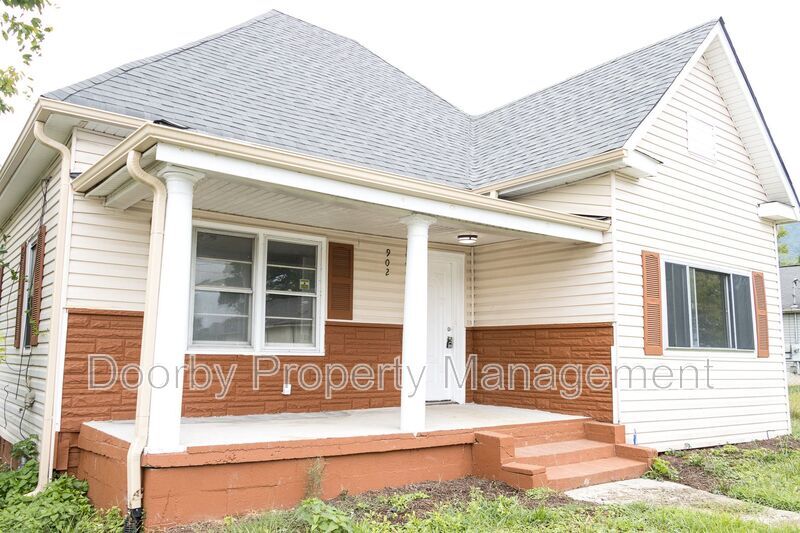 Foto principal - 902 W 38th St