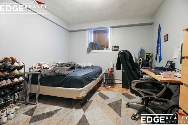 Building Photo - 12 Sutherland Rd